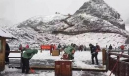 昆明爆料下雪事件最新,市民欢声笑语迎瑞雪